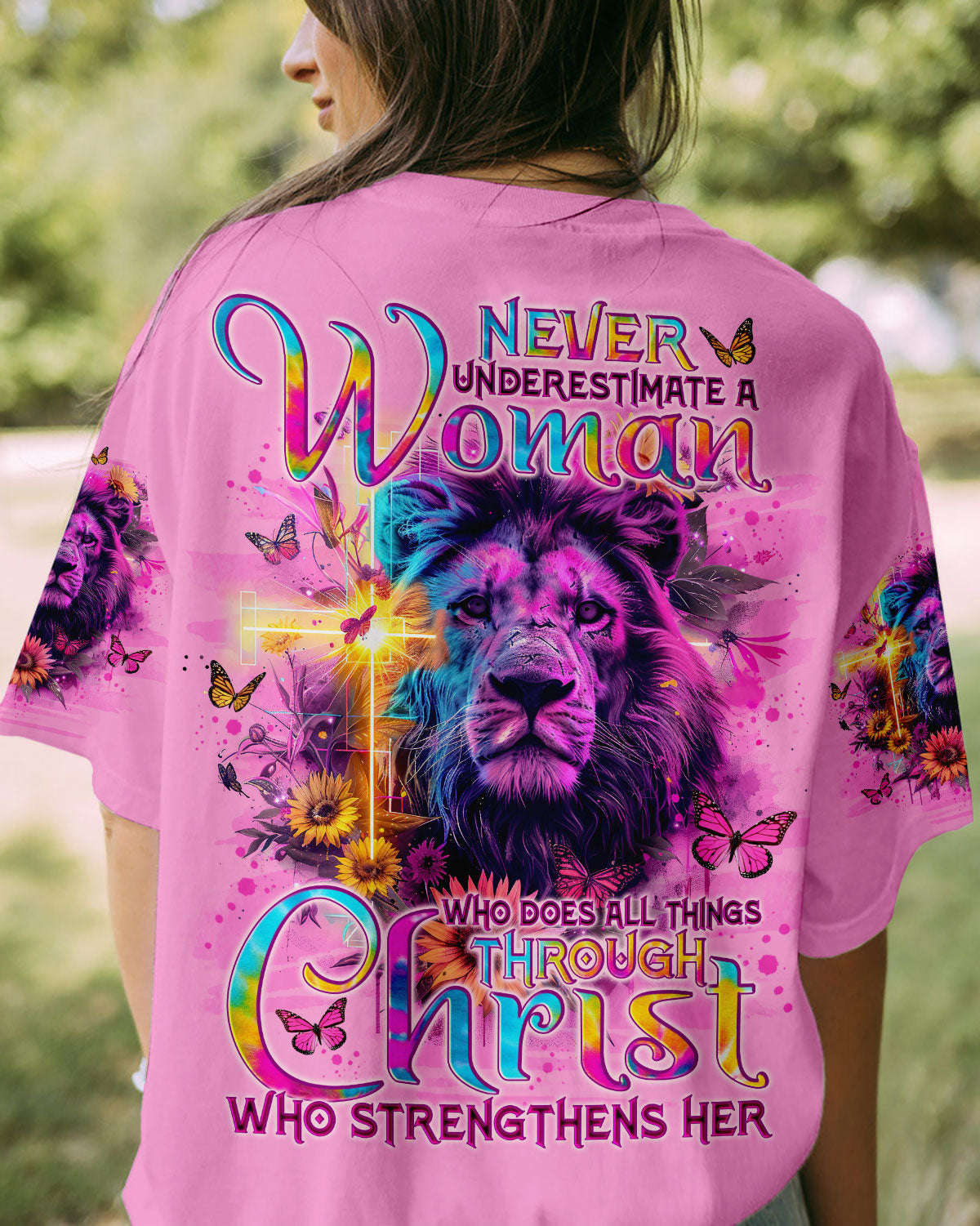 Never Underestimate A Woman Lion Women's All Over Print Shirt - Tlno1204242